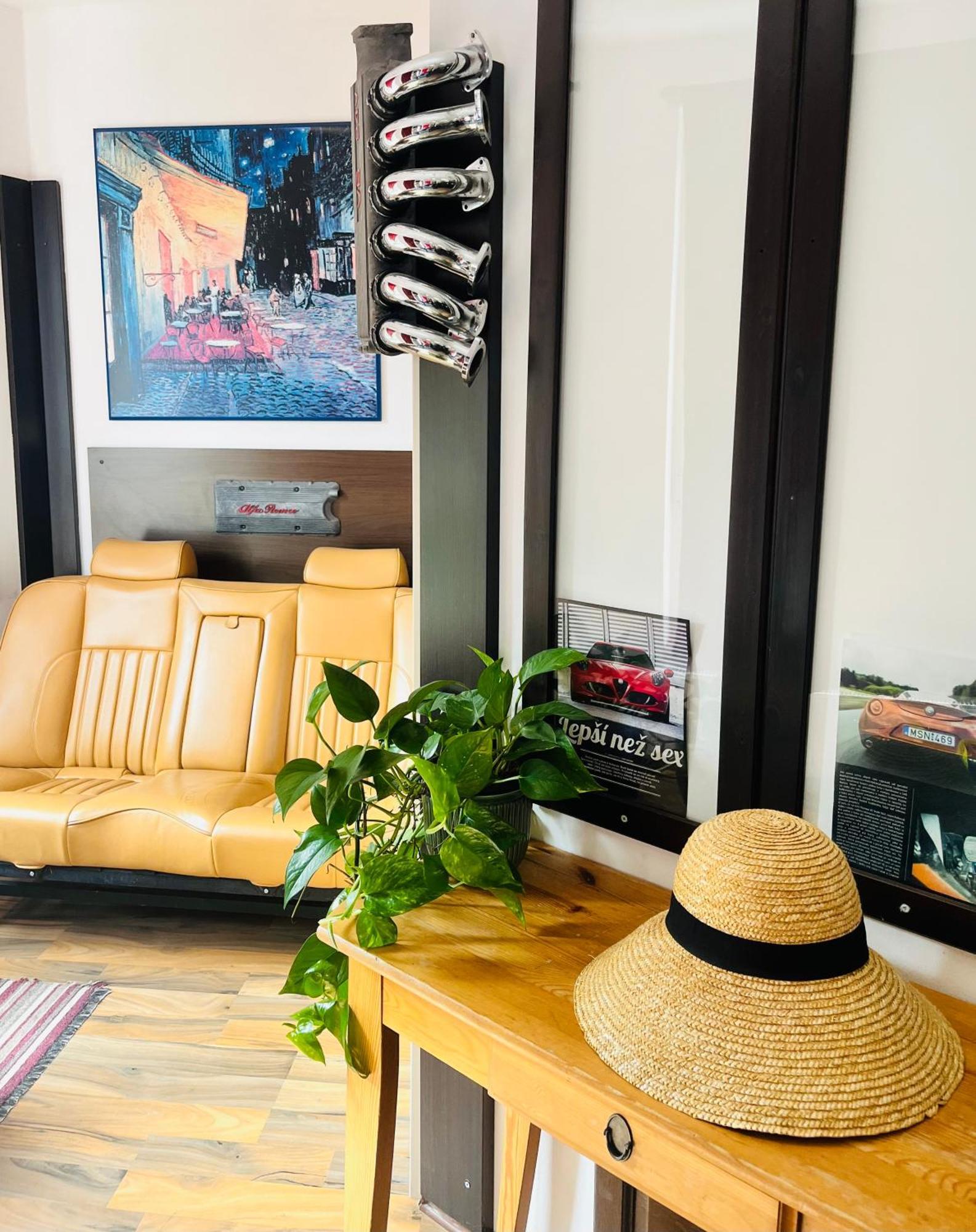 Art Hotel Chomutov Luaran gambar